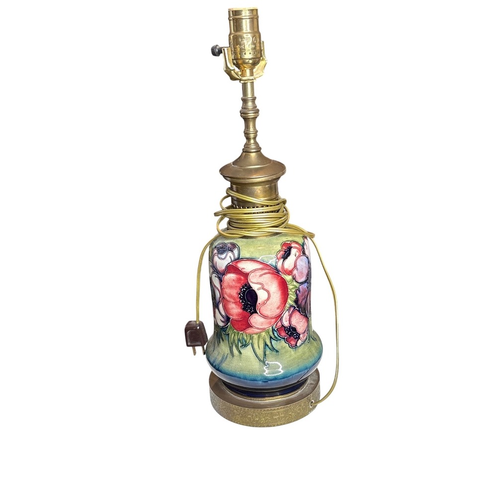 Vintage‎ Moorcroft Pottery Floral Anemone Pattern Table Lamp Brass Base England
